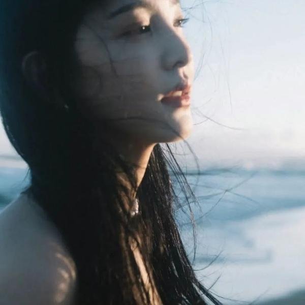 恰似两滴水